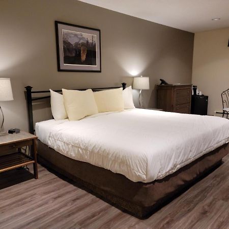 Woodland Inn Meadow Lake Экстерьер фото