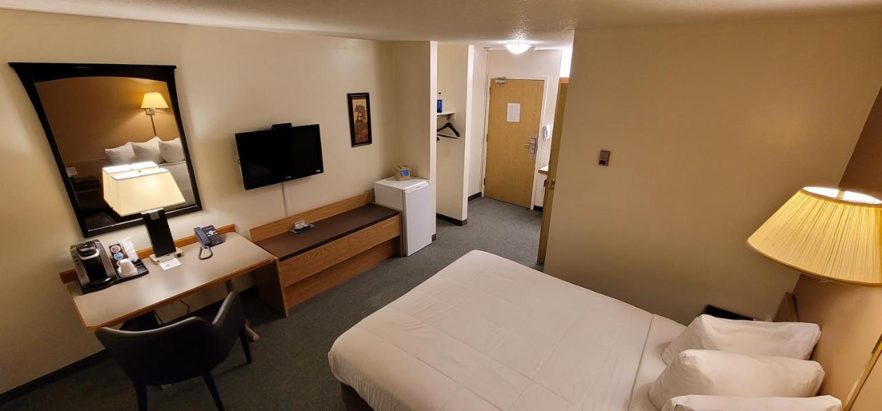Woodland Inn Meadow Lake Экстерьер фото