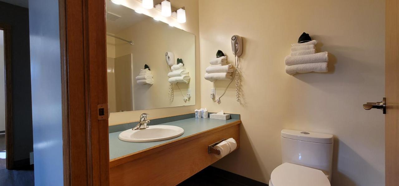 Woodland Inn Meadow Lake Экстерьер фото